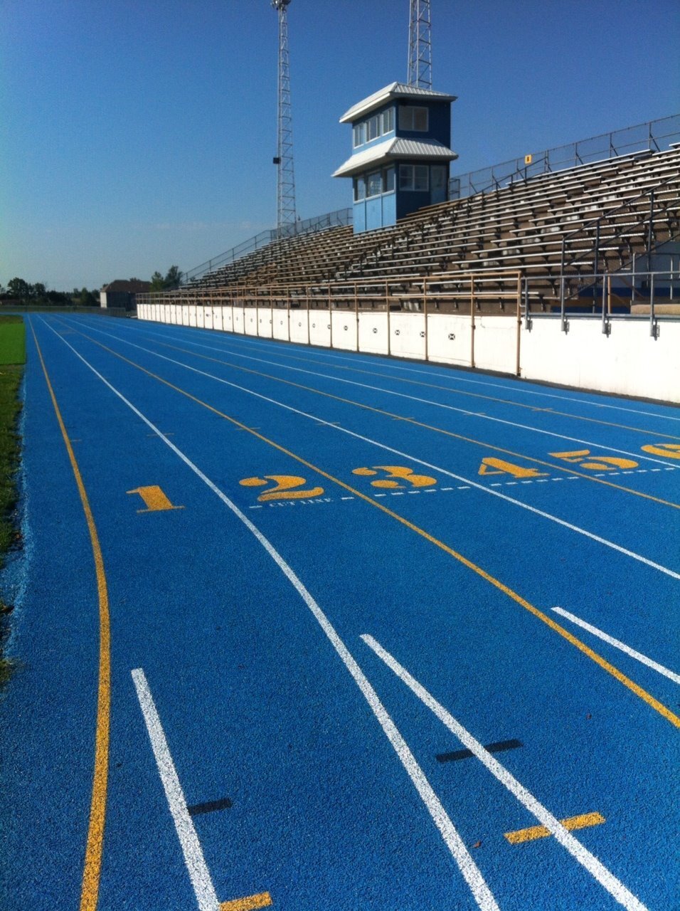 blue surfacing for outdoor track with yellow number of row lanes